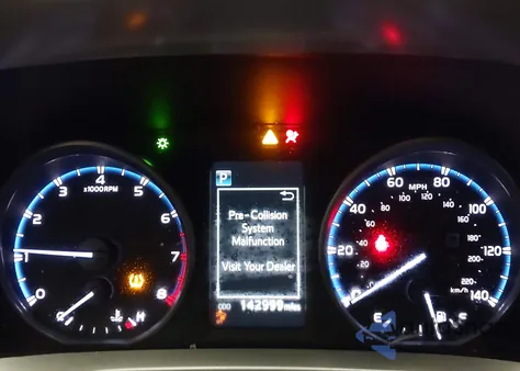 2017 Toyota Rav4 Le z USA, uszkodzony, nr VIN JTMZFREV5HJ148892